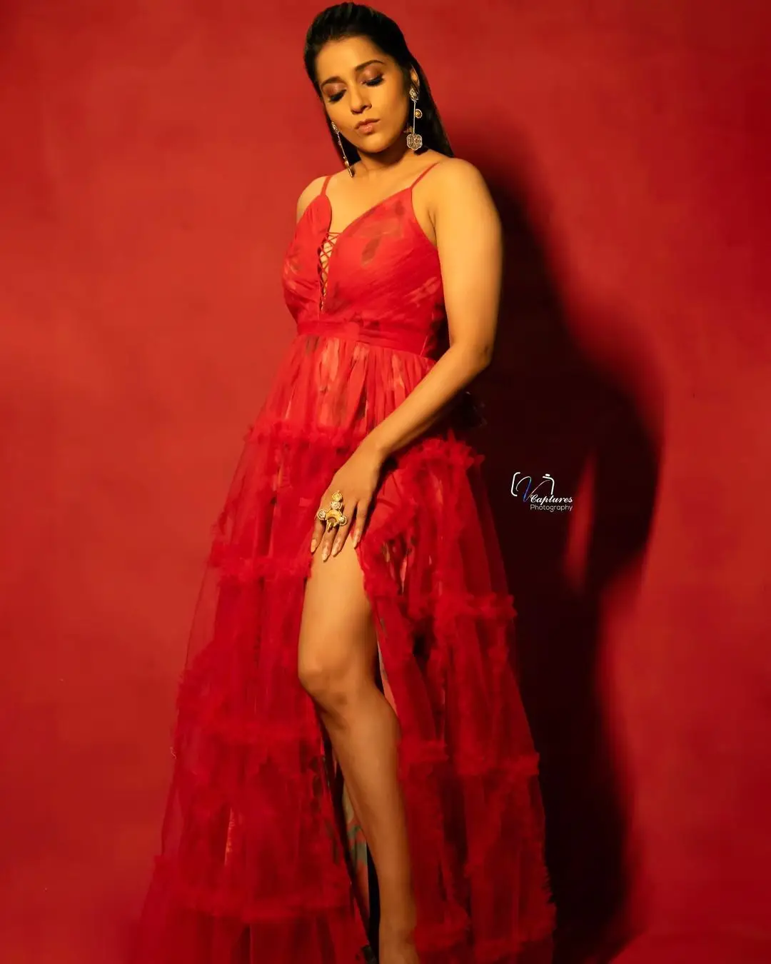 Rashmi Gautam Long Legs Show In Red Gown